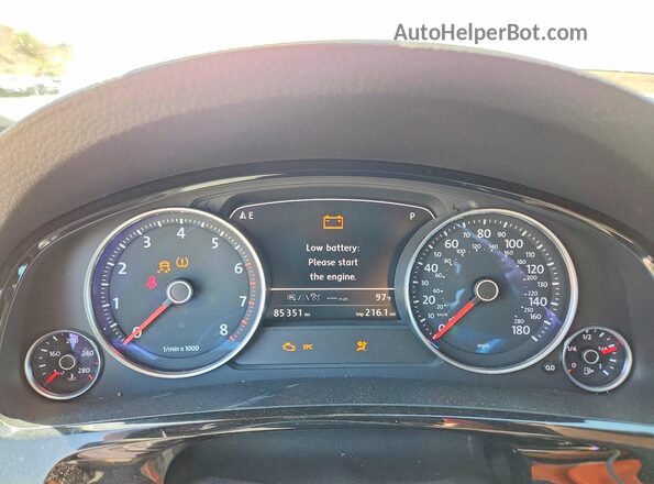 WVGRF7BP5HD004411 2017 VOLKSWAGEN TOUAREG Silver ხელსაწყოთა პანელის ხედი