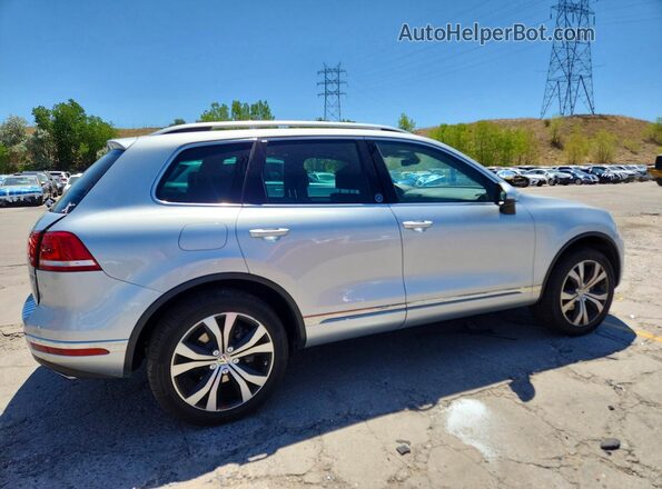WVGRF7BP5HD004411 2017 VOLKSWAGEN TOUAREG Silver უკანა მარჯვენა