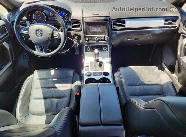 WVGRF7BP5HD004411 2017 VOLKSWAGEN TOUAREG Silver წინა პანელის ხედი