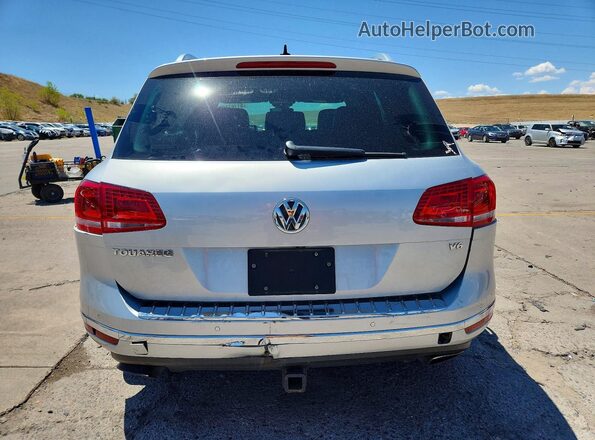 WVGRF7BP5HD004411 2017 VOLKSWAGEN TOUAREG Silver უკანა ხედი