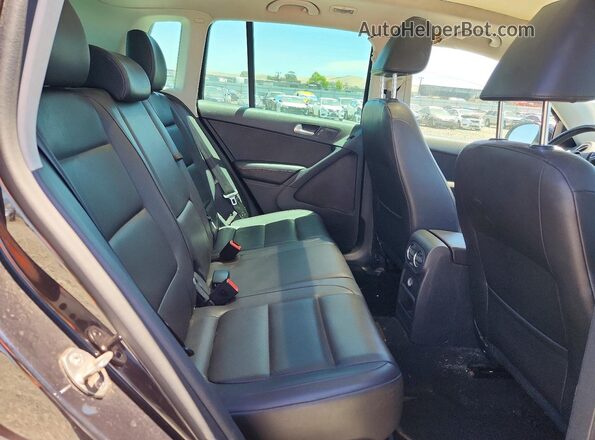 WVGRV7AX5HW501533 2017 VOLKSWAGEN TIGUAN Черный Вид задней части салона