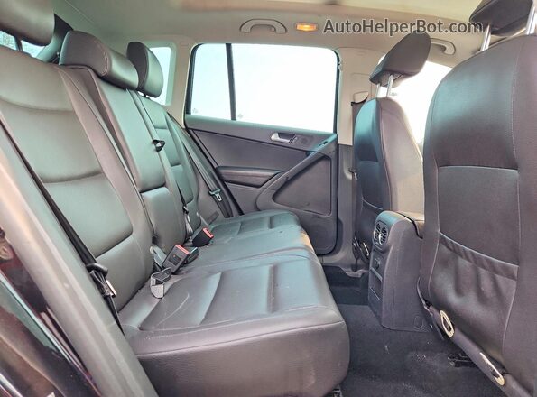WVGSV7AX2HK005632 2017 VOLKSWAGEN TIGUAN Black Rear interior view
