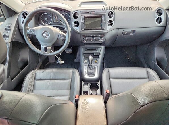 WVGSV7AX2HK005632 2017 VOLKSWAGEN TIGUAN Black Dashboard view