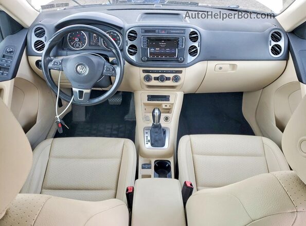 WVGSV7AX2HK008899 2017 VOLKSWAGEN TIGUAN White Вид панелі приладів