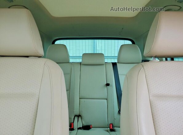 WVGSV7AX2HK008899 2017 VOLKSWAGEN TIGUAN White Вид задніх сидінь