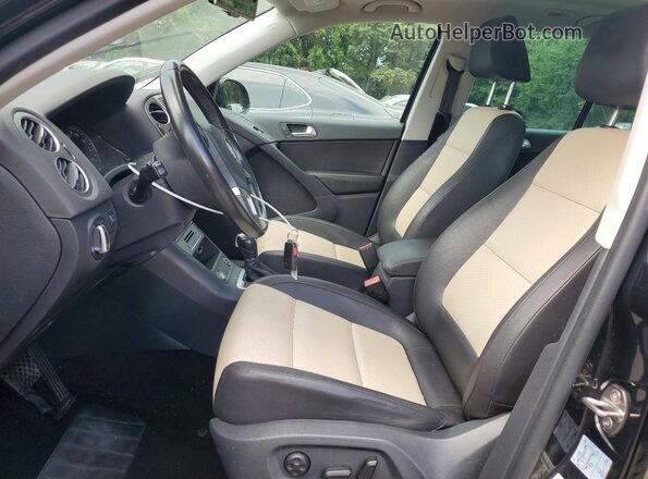 WVGSV7AX2HW500678 2017 VOLKSWAGEN TIGUAN Black Front interior view