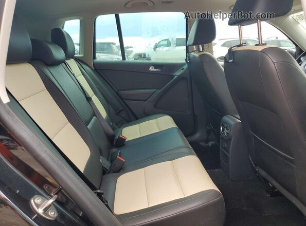 WVGSV7AX2HW500678 2017 VOLKSWAGEN TIGUAN Black Rear seats view