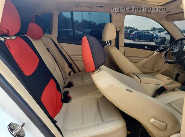 WVGSV7AX4HW503131 2017 VOLKSWAGEN TIGUAN White Rear interior view