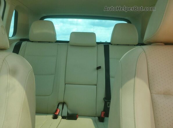 WVGSV7AX4HW510810 2017 VOLKSWAGEN TIGUAN White უკანა სავარძლების ხედი