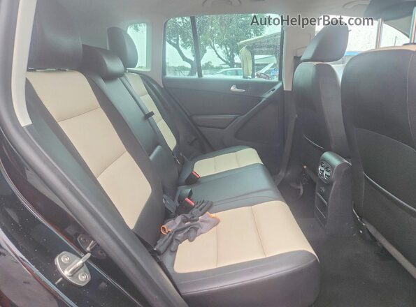 WVGSV7AX5HK015345 2017 VOLKSWAGEN TIGUAN Black Вид задньої частини салону