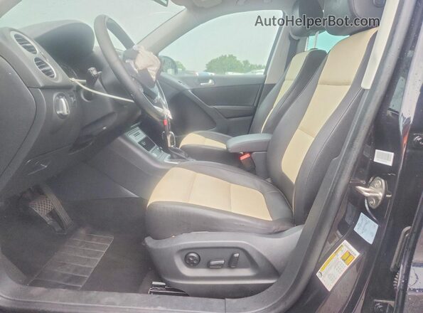 WVGSV7AX5HK015345 2017 VOLKSWAGEN TIGUAN Black Вид салону спереду