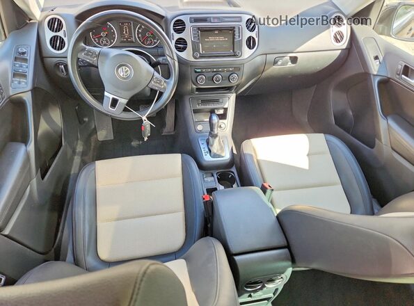 WVGSV7AX5HW500478 2017 VOLKSWAGEN TIGUAN Black Dashboard view
