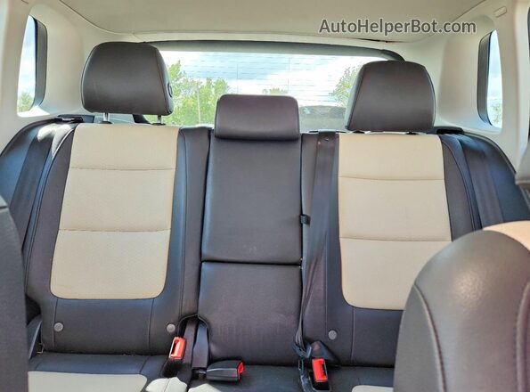 WVGSV7AX5HW500478 2017 VOLKSWAGEN TIGUAN Black Rear seats view