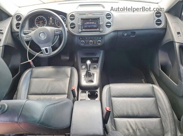 WVGTV7AX7HK007929 2017 VOLKSWAGEN TIGUAN White Widok deski rozdzielczej