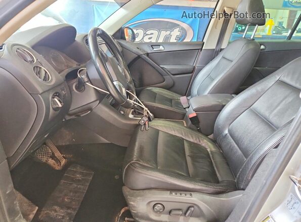 WVGTV7AX7HK019420 2017 VOLKSWAGEN TIGUAN Silver წინა სალონის ხედი