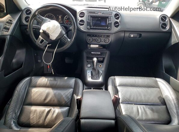 WVGTV7AX9HK028121 2017 VOLKSWAGEN TIGUAN Белый Вид панели приборов