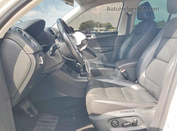WVGTV7AX9HK028121 2017 VOLKSWAGEN TIGUAN Белый Вид салона спереди