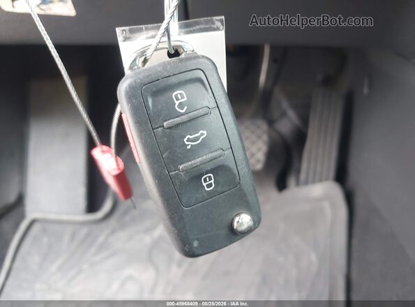 WVGUV7AX5HK018058 2017 VOLKSWAGEN TIGUAN White Առջևի վահանակի տեսք