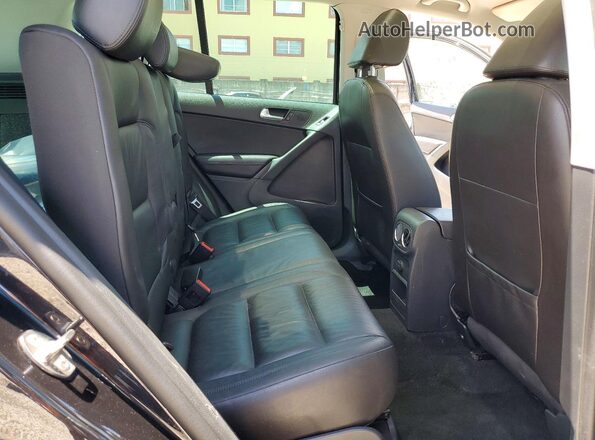 WVGUV7AX7HK023004 2017 VOLKSWAGEN TIGUAN Black Вид задніх сидінь