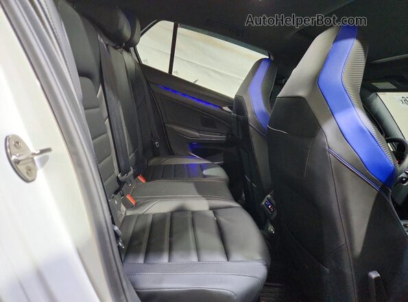 WVWEB7CD6NW192651 2022 VOLKSWAGEN GOLF White Widok tylnych siedzeń