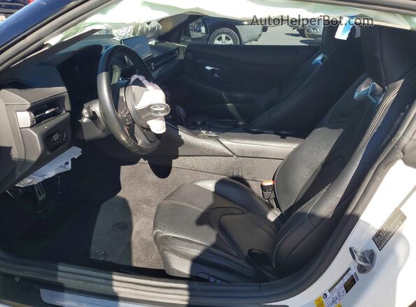 WZ1DB0C02MW041533 2021 TOYOTA GR Белый Вид салона спереди