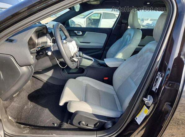 YSMED3KA8PL139937 2023 POLESTAR 2 Черный Вид салона спереди