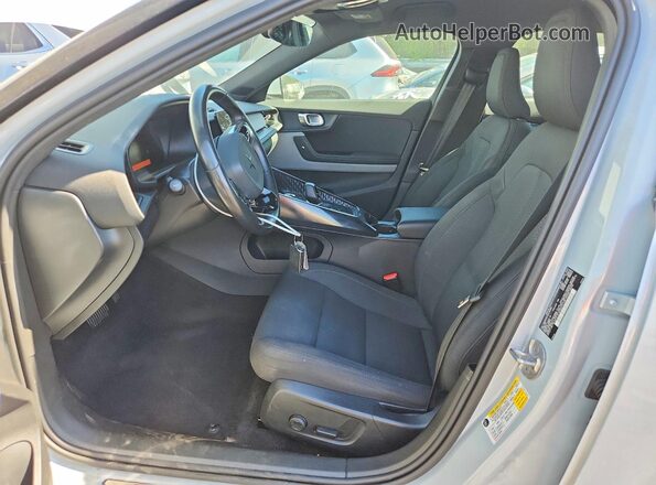 YSMEG3KA0PL154262 2023 POLESTAR 2 Silver წინა სალონის ხედი