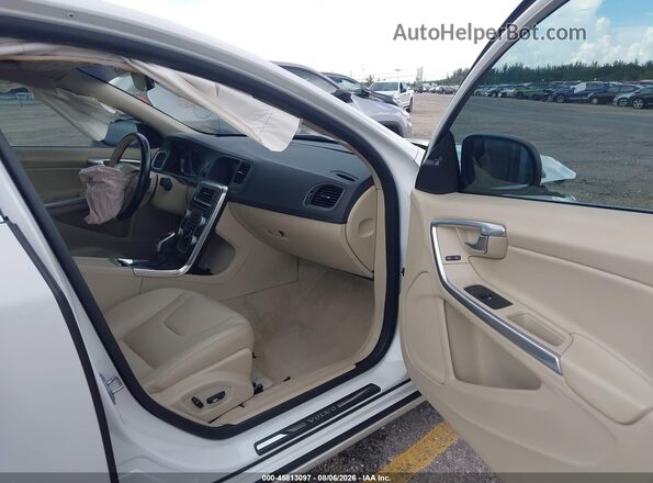 YV126MFK1G2394477 2016 VOLVO S60 White Widok wnętrza z przodu