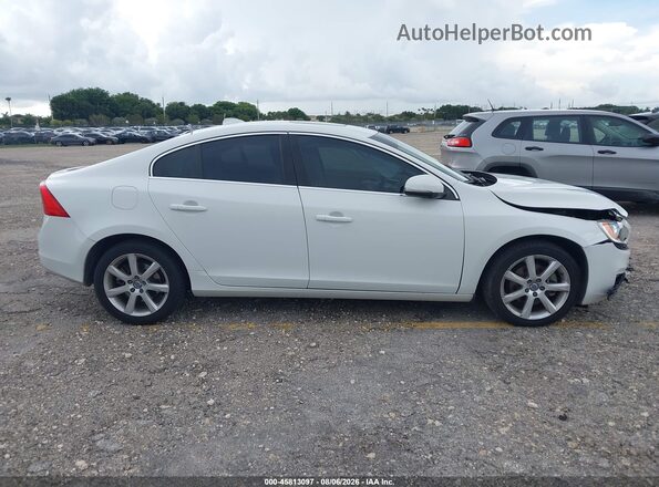 YV126MFK1G2394477 2016 VOLVO S60 White Widok wnętrza z tyłu