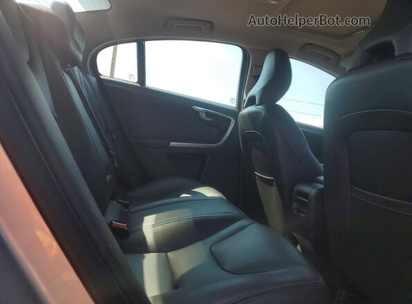 YV126MFK4G2411806 2016 VOLVO S60 Silver Rear seats view