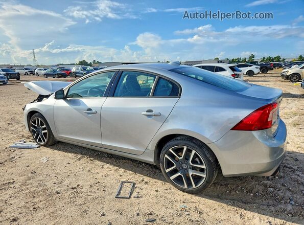 YV126MFL4H2438188 2017 VOLVO S60 Серебряный Задняя левая четверть