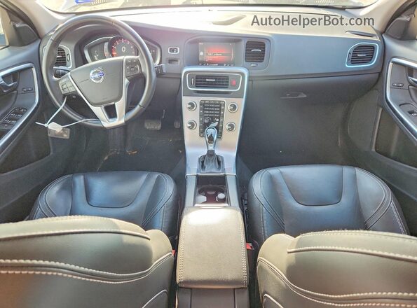 YV126MFL4H2438188 2017 VOLVO S60 Серебряный Вид панели приборов
