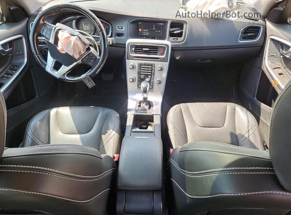 YV126MFLXJ2450612 2018 VOLVO S60 Silver Dashboard view