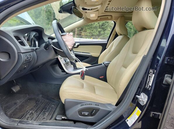 YV140MEK3H1364139 2017 VOLVO V60 Синий Вид салона спереди