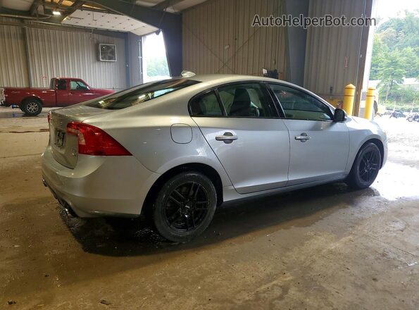 YV140MTL0H2421239 2017 VOLVO S60 Silver Trasero derecho