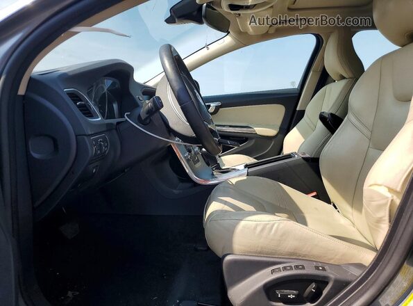 YV140MTL0J2462475 2018 VOLVO S60 Silver Вид салону спереду