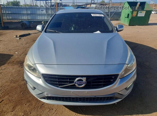 YV140MTL5H2424282 2017 VOLVO S60 Серебряный Вид спереди