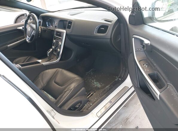 YV149MTS2H2420378 2017 VOLVO S60 Белый Вид салона спереди