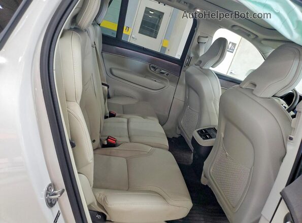 YV4062PF4T1486490 2026 VOLVO XC90 Белый Вид задней части салона