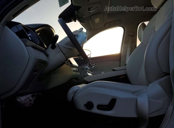 YV4062PF9T1480636 2026 VOLVO XC90 Blue Vista interior delantera