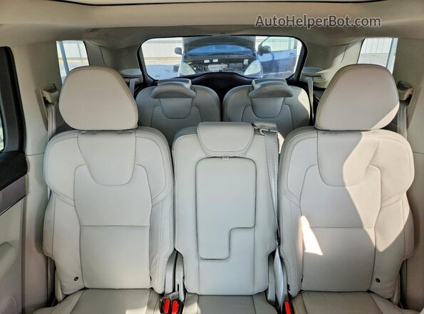 YV4062PM1T1438072 2026 VOLVO XC90 Silver Vista de los asientos traseros
