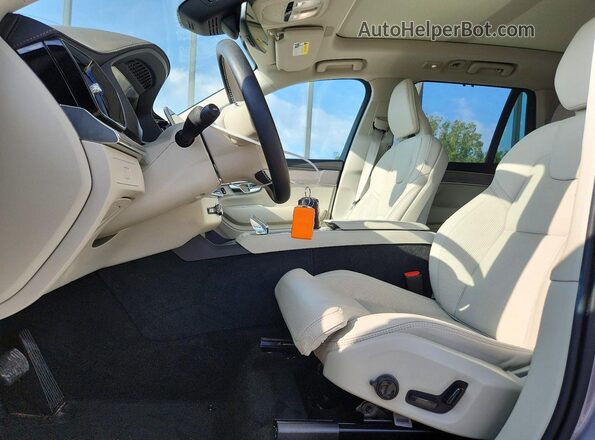 YV4062PM1T1438072 2026 VOLVO XC90 Silver Vista interior delantera