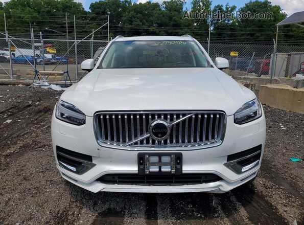 YV4062PN2P1956237 2023 VOLVO XC90 White Вид спереду