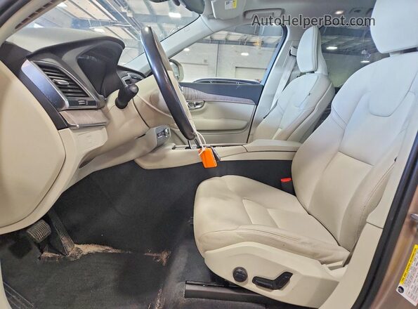 YV4062PV6P1939148 2023 VOLVO XC90 Кремовый Вид салона спереди