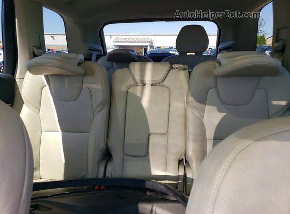 YV4102CK3L1533615 2020 VOLVO XC90 Blue Widok tylnych siedzeń
