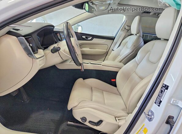 YV4102DL3M1886154 2021 VOLVO XC60 Белый Вид салона спереди