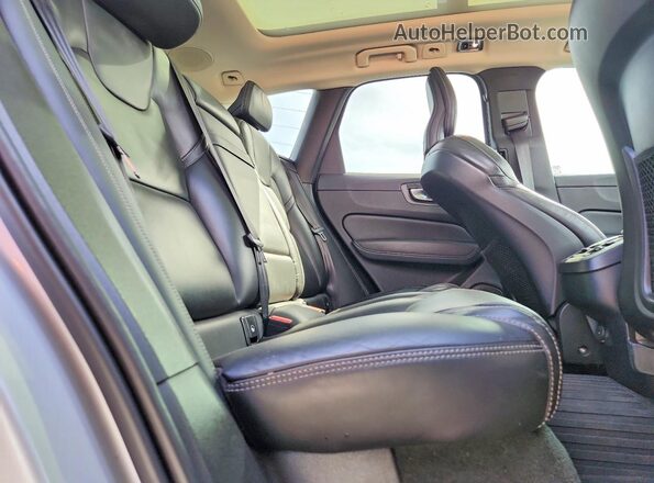 YV4102DL4M1825640 2021 VOLVO XC60 Серебряный Вид задней части салона