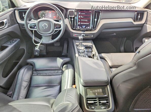 YV4102DL4M1825640 2021 VOLVO XC60 Серебряный Вид панели приборов