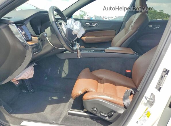 YV4102DL7L1565247 2020 VOLVO XC60 White Widok wnętrza z przodu