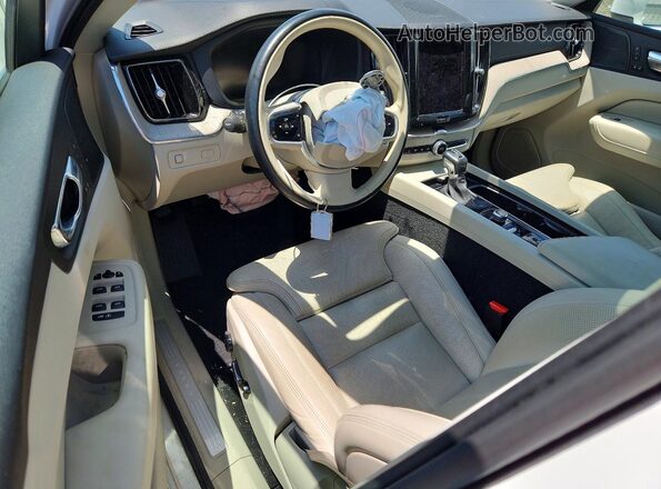 YV4102DL9M1881346 2021 VOLVO XC60 Белый Вид панели приборов